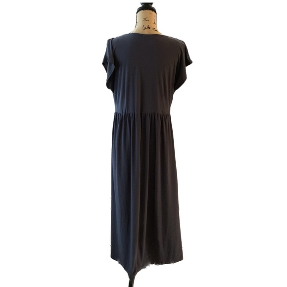 Women’s Long Sleeveless Dress Brooch with Empire Waist - Picture 2 of 7